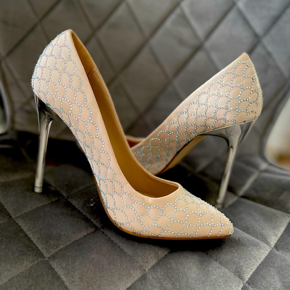 Brand new never worn heels size 36